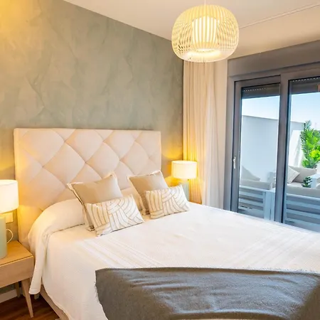 Modern Golf & Coast Retreat In Apartmán *